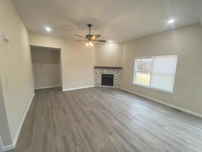 Photo - Brand New Home!!