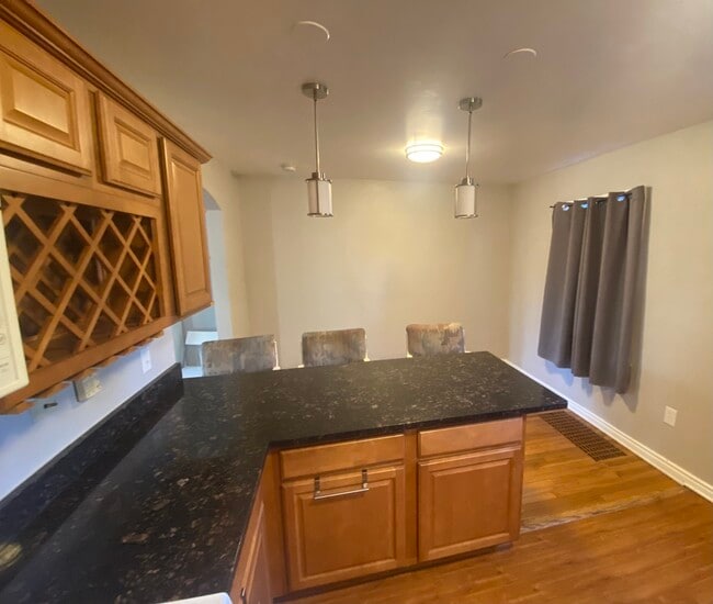 Photo - 1140 W 112th St