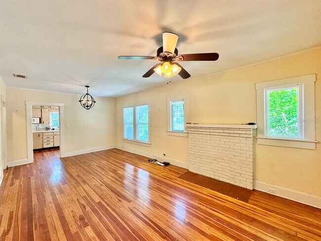 1215 E Mohawk Ave