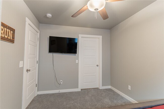 2805 W Lakewood Dr
