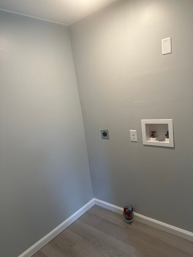 Photo - 608 Wheeler Ln