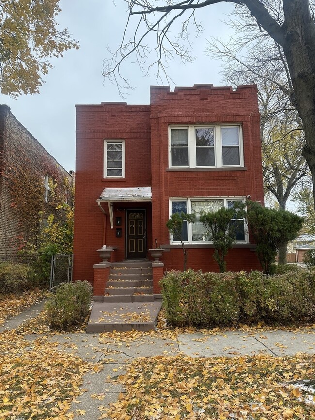 Building Photo - 7957 S Clyde Ave