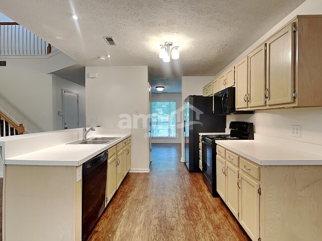 Photo - 300 Ella St