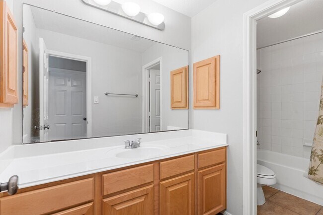 Building Photo - 3531 Shoreview Ln