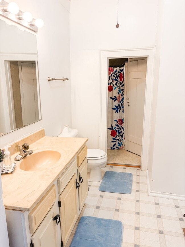 Photo - 117 E Main St