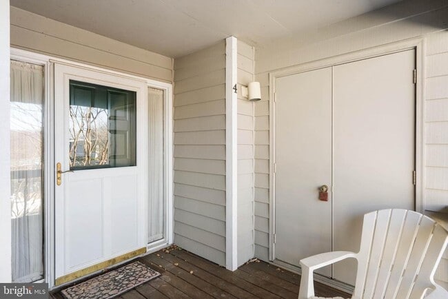 Building Photo - 18530 Drayton Hall Rd Unit 4