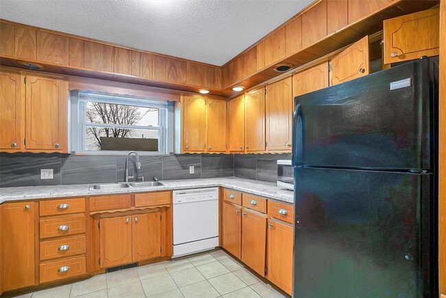 Photo - 615 Oak St