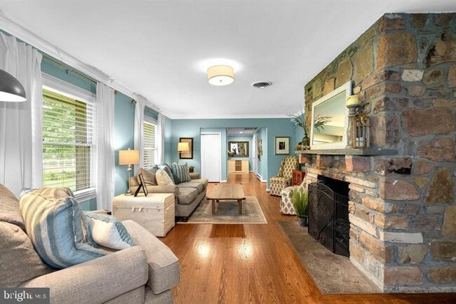 Photo - 15027 Braddock Rd