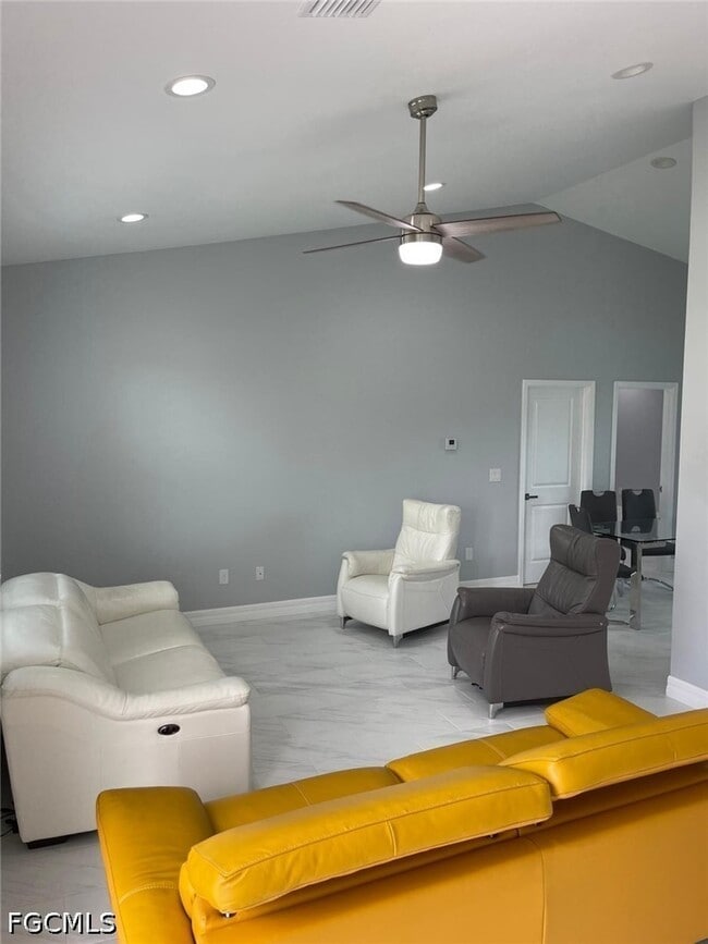 Photo - 132 SW 9th Ave