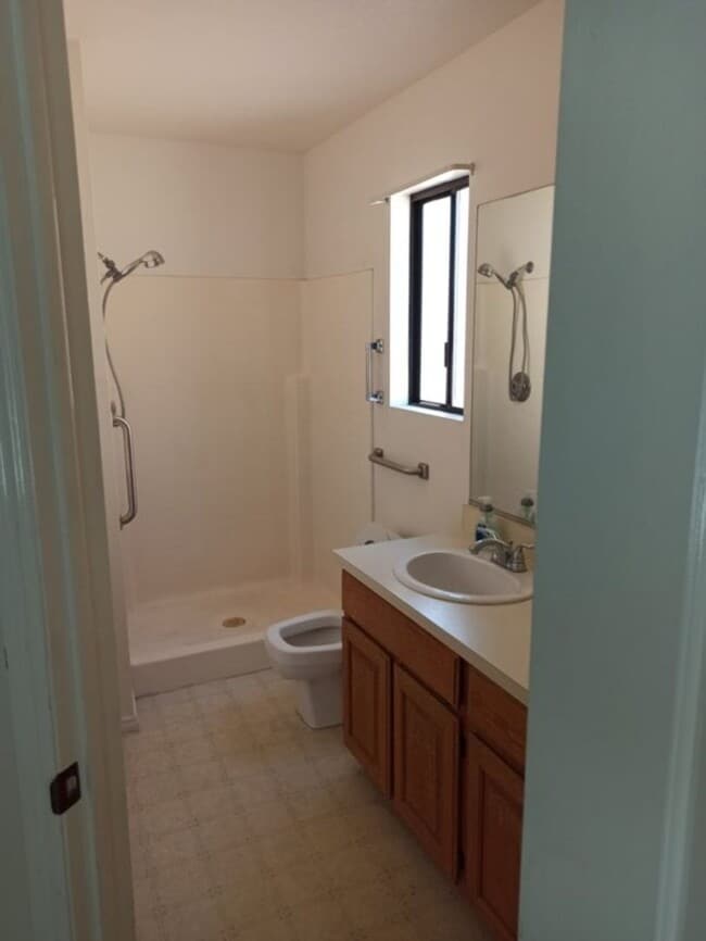 Photo - 1075 1400 W St