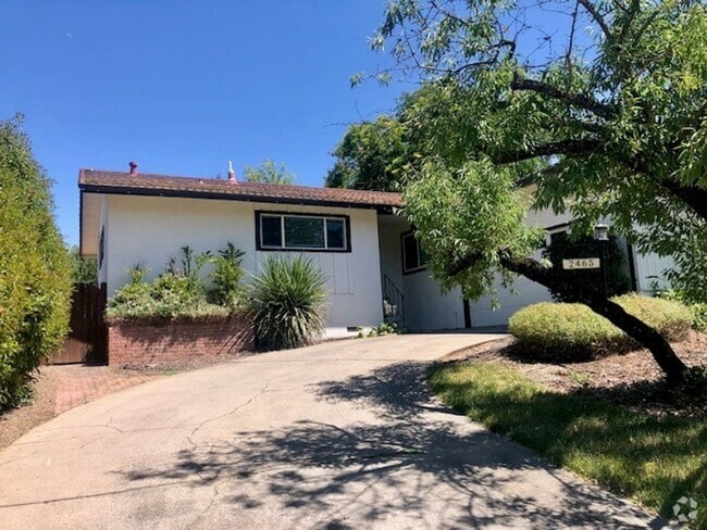Building Photo - Nice 3 bed, 2 bath home in El Dorado Hills