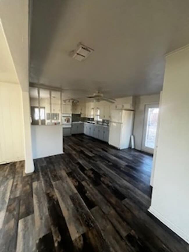 Photo - 2/1 Close to Campus