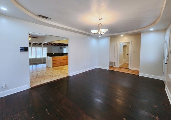 Photo - 504 Holmsley Ave