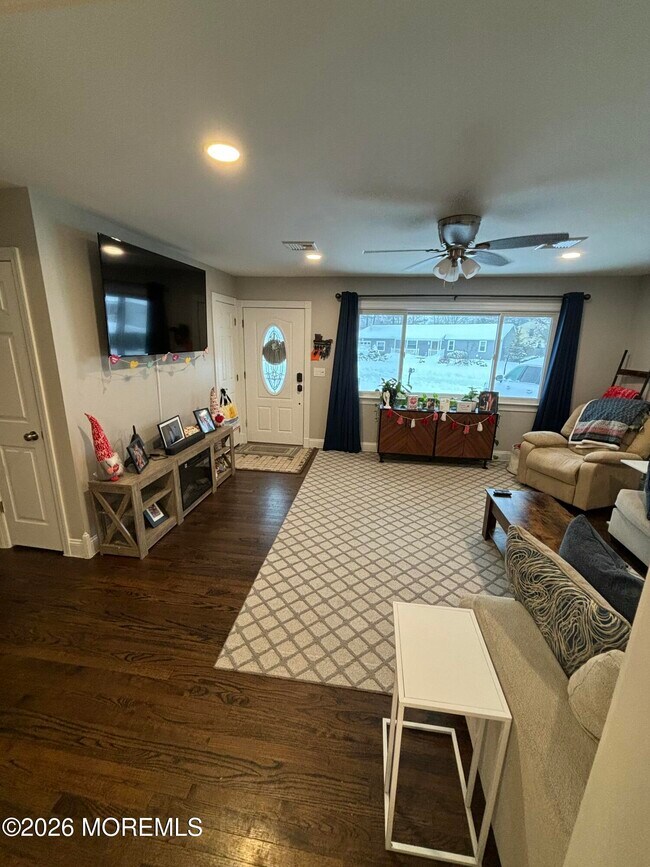 Photo - 336 Enterprise Dr