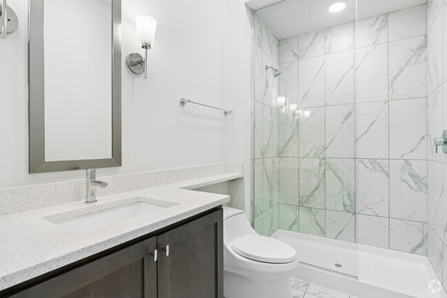 1BR, 1BA - 646SF - Bathroom