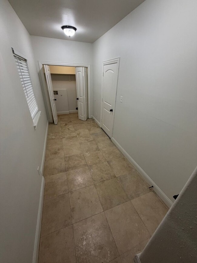 Photo - 2320 Stutz Dr Unit B 1