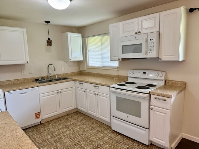 Photo - Charming 3 Bed, 2 Bath Ranch