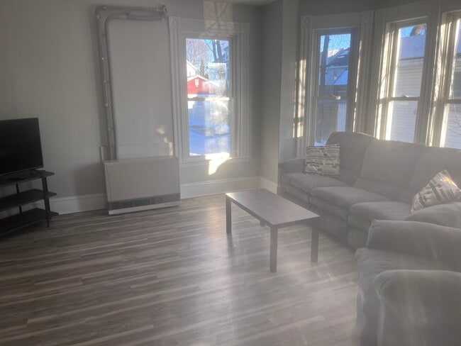 Photo - 147 Grove St