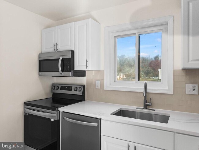 Photo - 10100 Le Fevre Dr