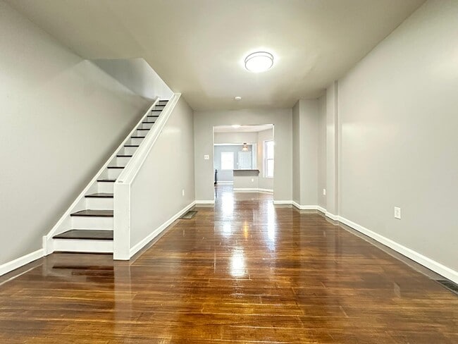 Building Photo - 5318 Kershaw St Rental