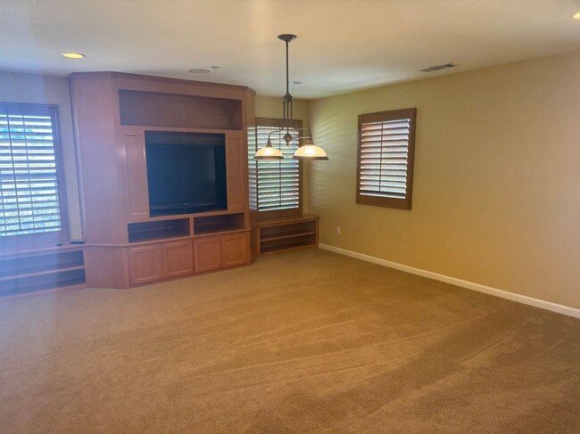 Photo - 235 Hummingbird Way