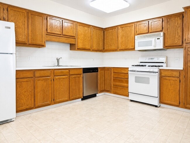 Photo - 6400 W Berteau Ave