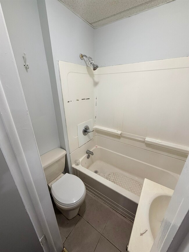 Photo - 213 Webster Ave Unidad 3L