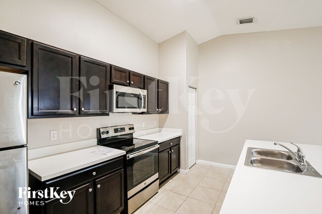 Photo - 931 SE Thornhill Dr