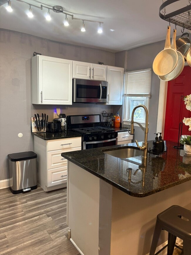 Photo - 127 Wilmington Pl SE