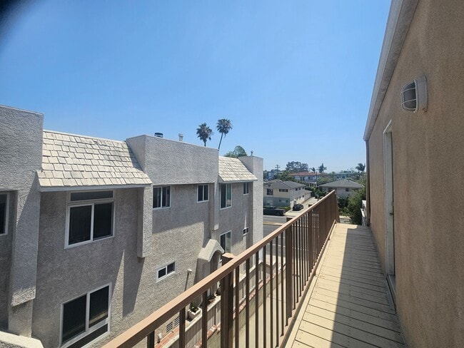 Photo - 2 bed 1.5 bath for rent just minutes away from the beach