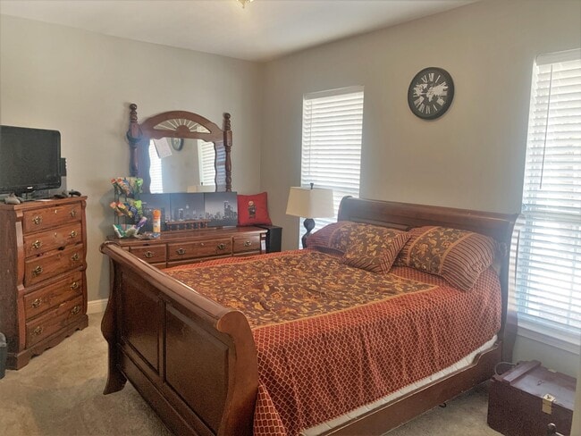 Photo - 319 Scotch Pine Ln