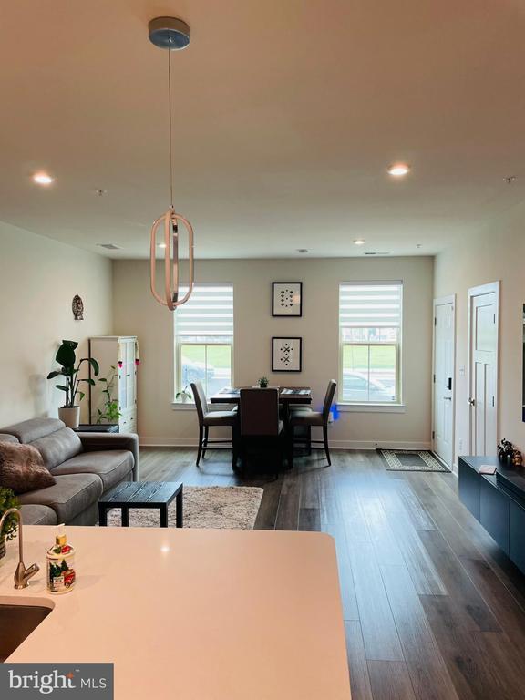 Photo - 24260 Thurso Sq