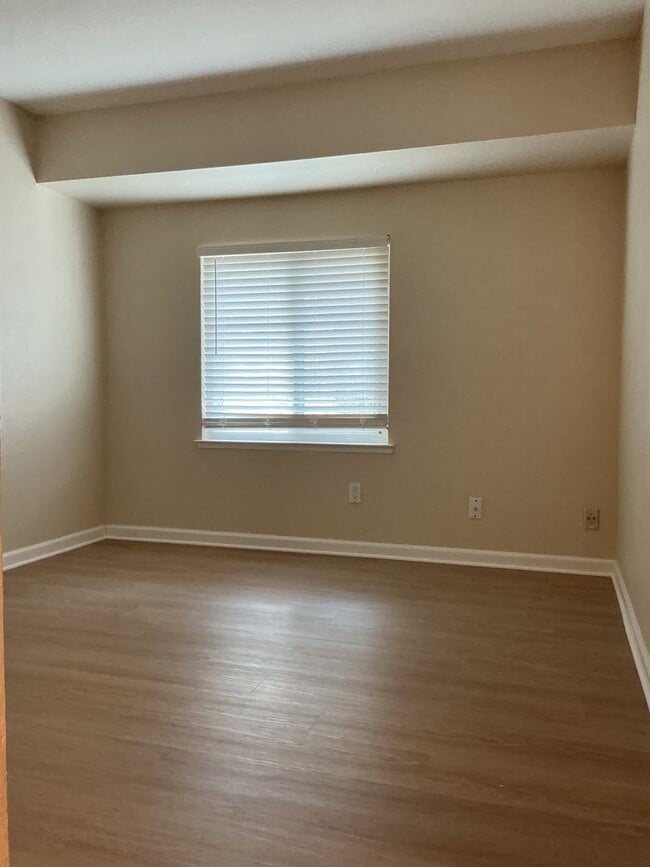 Building Photo - Lovely 3 Bedroom in Great Location! Rental