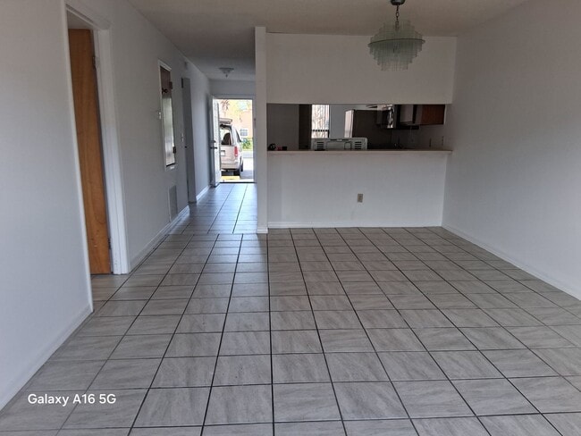 Building Photo - 2025 Caribbean Dr S Unit Caribbean