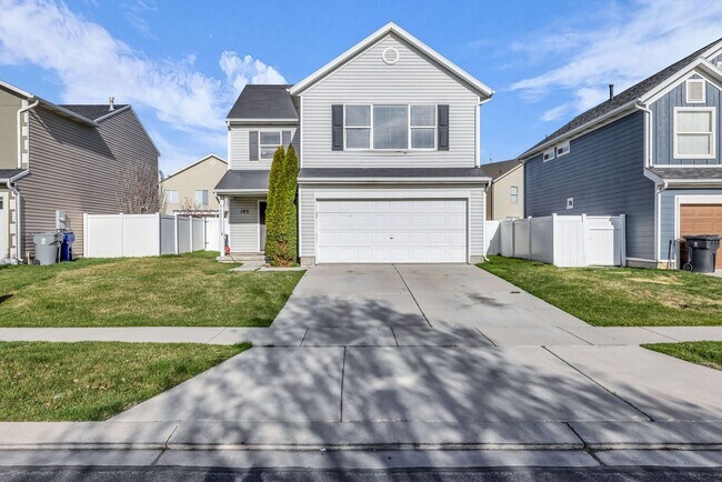 Photo - 3 Bedroom 2 Bathroom Home in Saratoga Springs!!