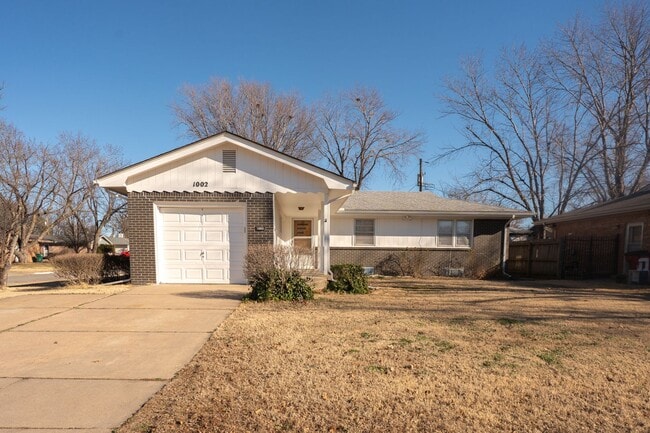 Building Photo - Charming 3 bedroom 1.5 bathroom house in SE Wichita!