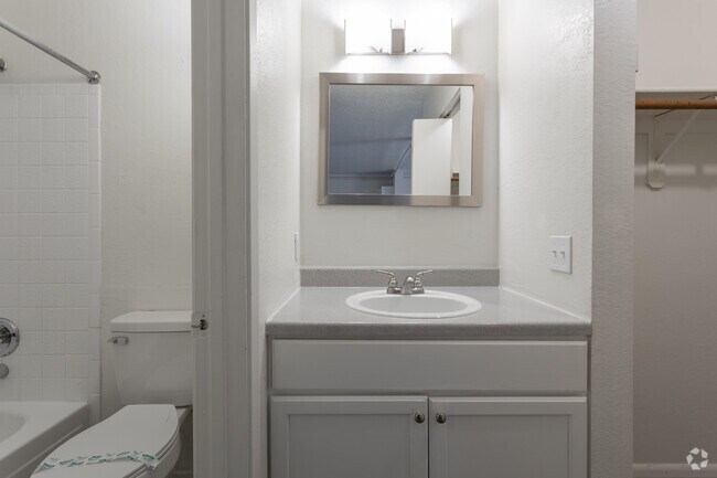 1BR, 1BA - 475 SF - Copper Canyon Apartments
