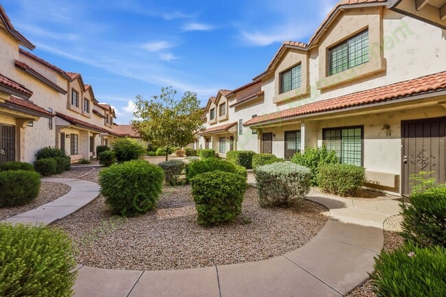 Photo - Charming Townhome Living in the Heart of Chandler – Community Pool & Prime Location!