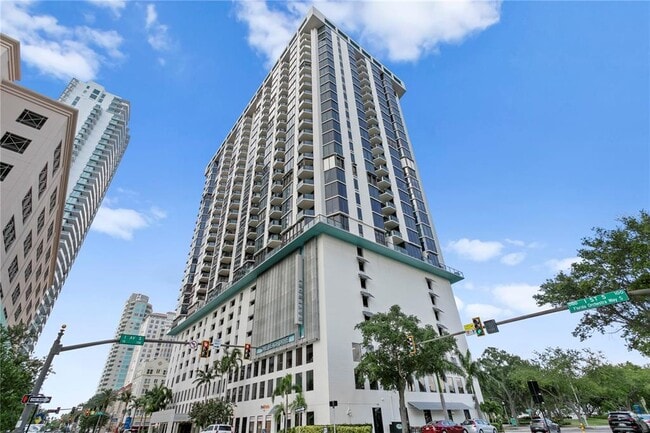 Building Photo - 1 Beach Dr SE Unit 1112