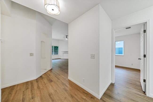 Photo - 1707 Primrose Ln