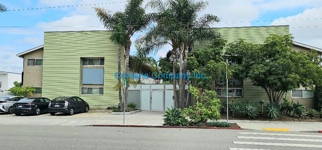 Building Photo - Beautifully appointed one bedroom one Bath... Unit 3