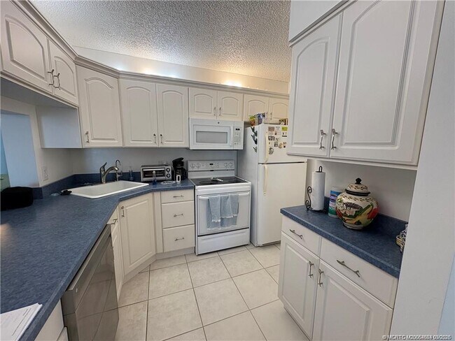 4492 NE Ocean Blvd Unidad G2
