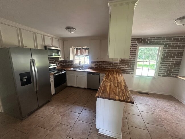 Photo - 1728 Lynwood Ln
