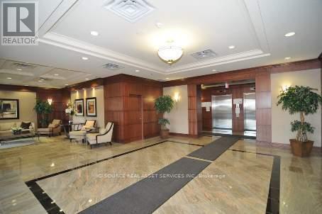 Photo - 5 Michael Power Pl Unité 704