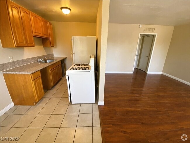 Building Photo - 230 W Boston Ave Unit 9 Rental