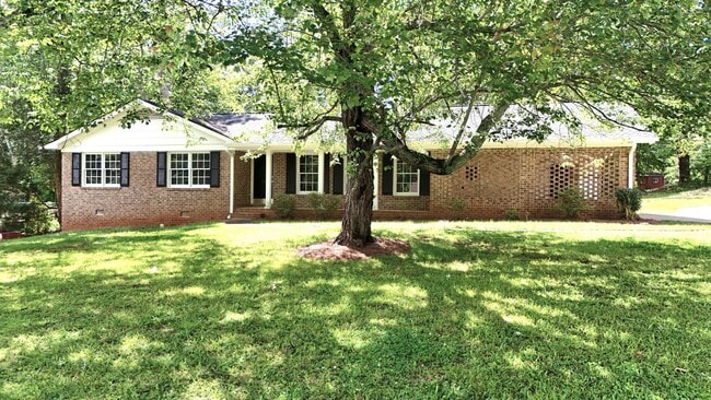 Building Photo - Pre-Leasing for August! Rental