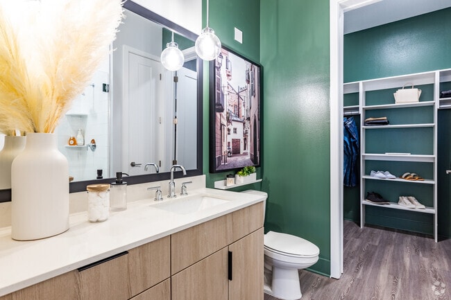 2 BR, 2 BA - 1,132SF