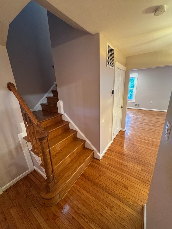 Photo - 9217 Burke Rd