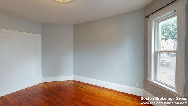 61 Crescent Ave Unit 1