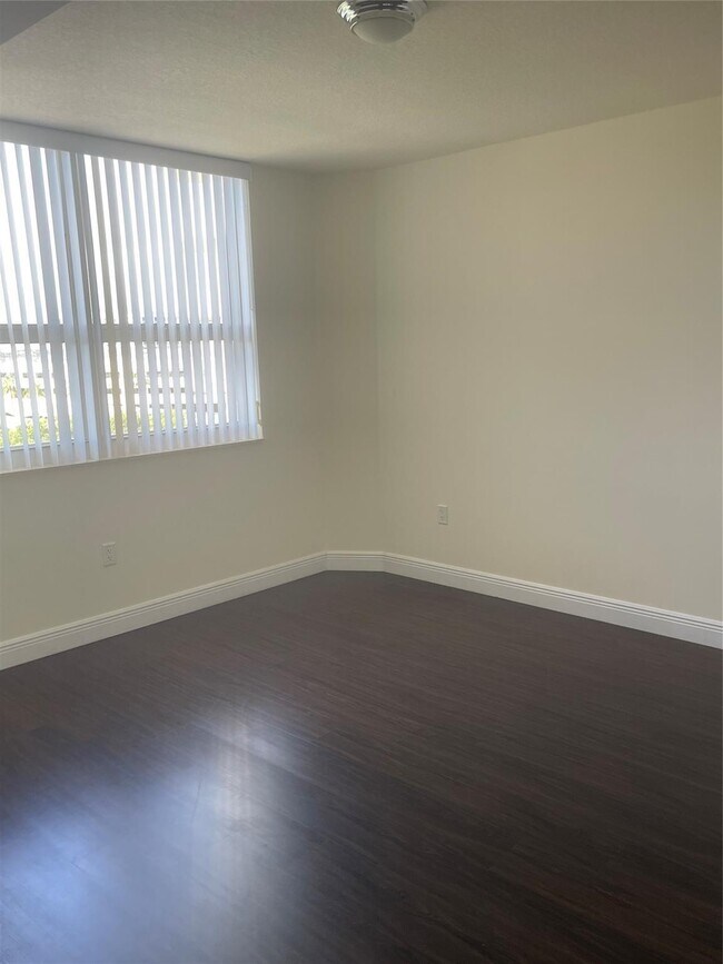 Photo - 19501 W Country Club Dr Unit 605